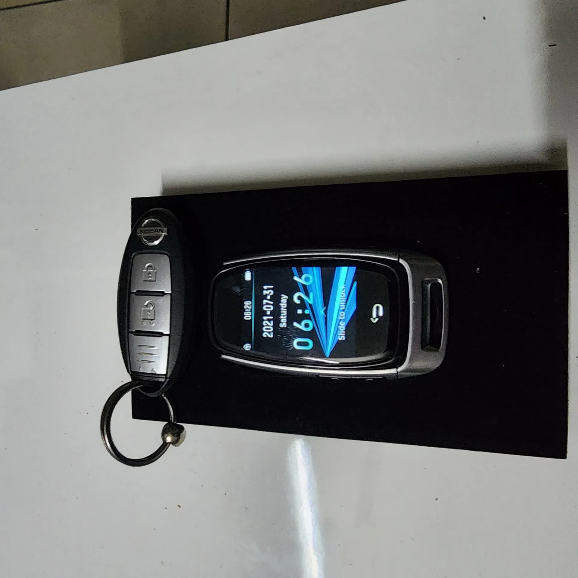 LCD ekranlı oto anahtar kumandası